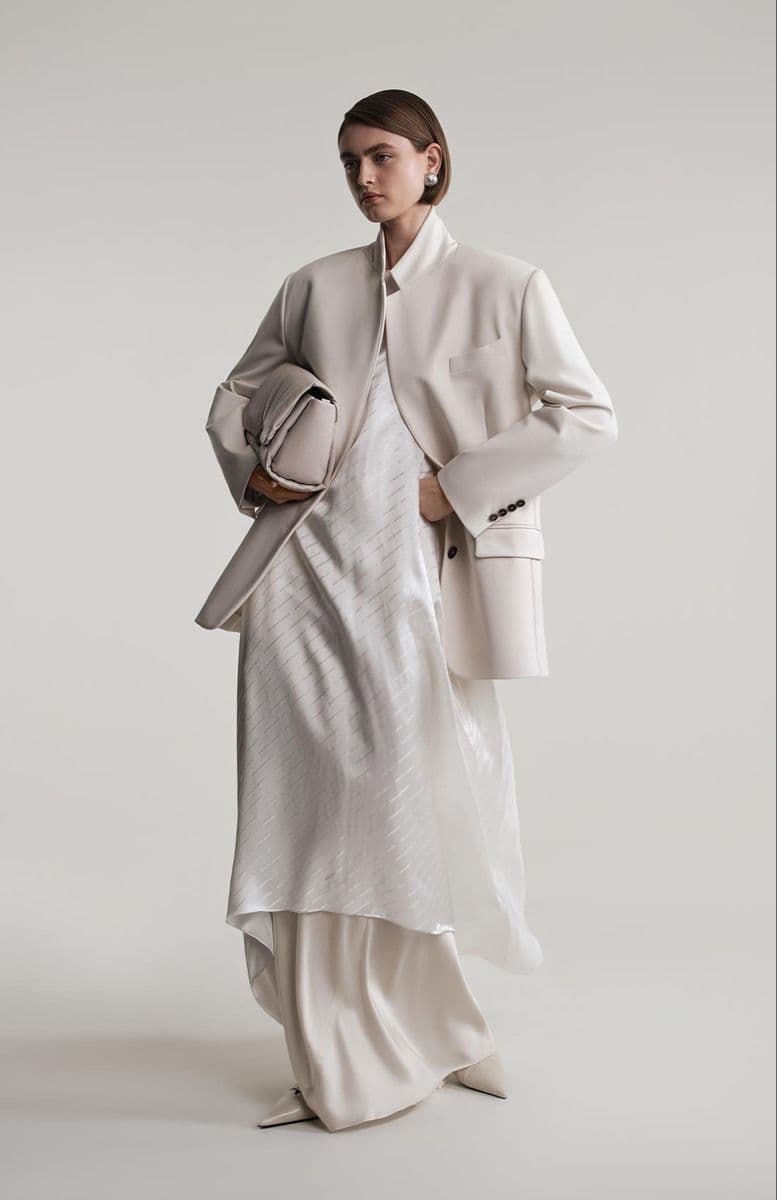 Детали отделки премиальной одежды - индивидуальный пошив в Клину